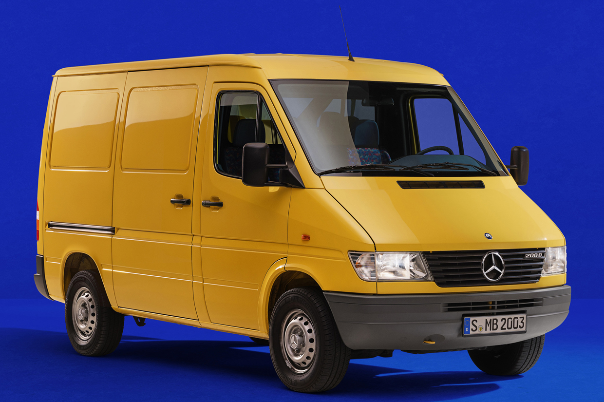 MERCEDES-BENZ CELEBRA 30 ANOS DA SPRINTER
