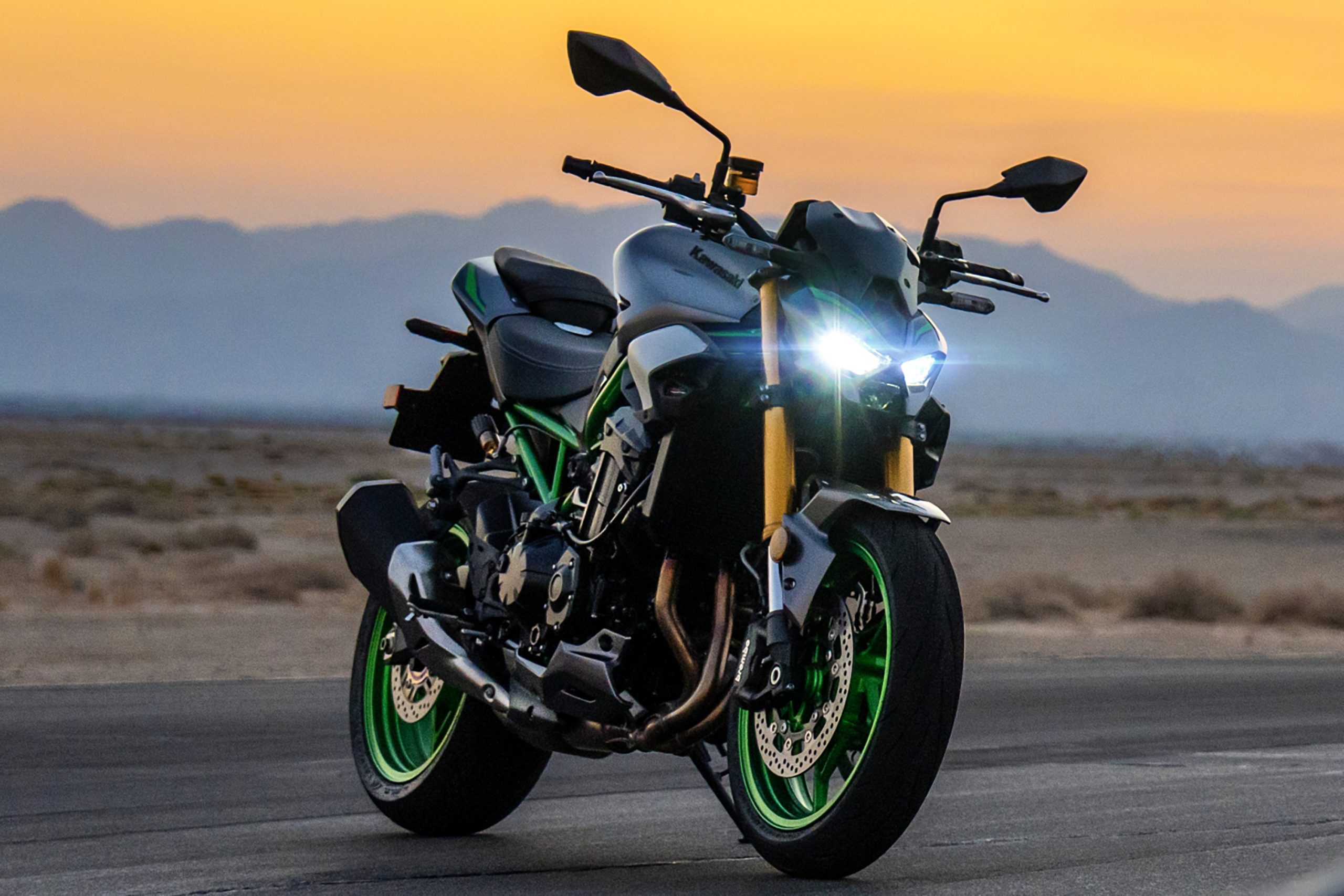 Kawasaki Z900 R Edition Vista Frontal