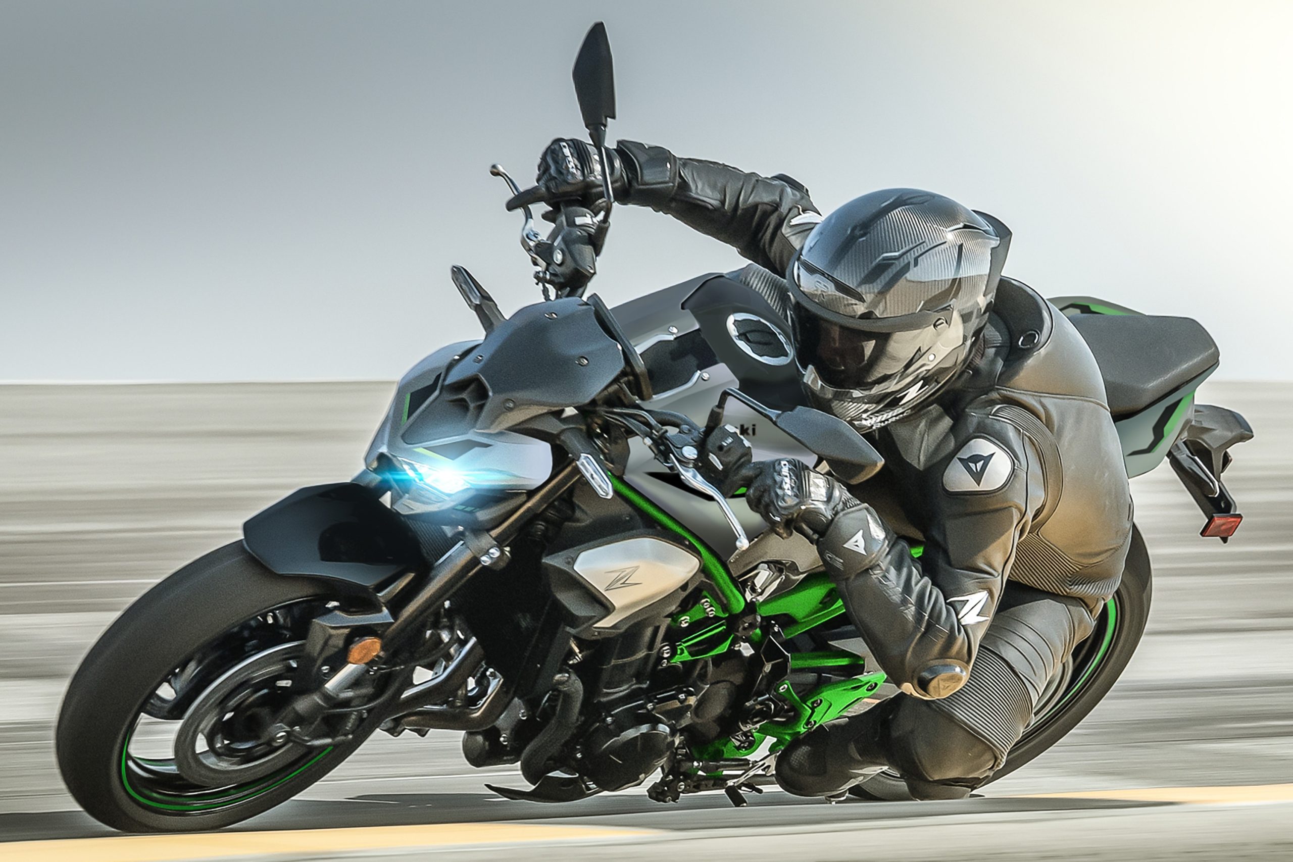 KAWASAKI Z900 E KAWASAKI Z900 R EDITION