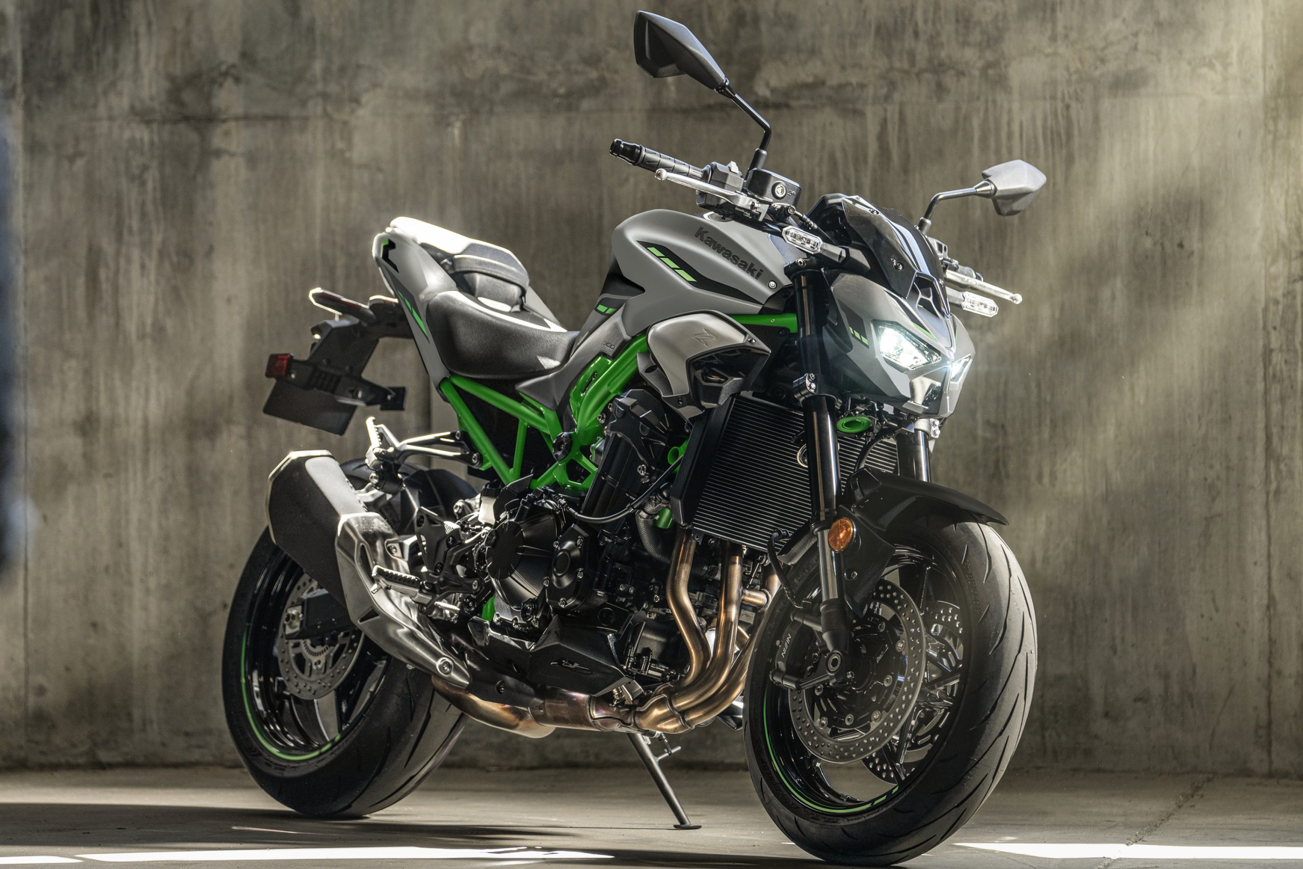 Kawasaki Z900 vista Frontal